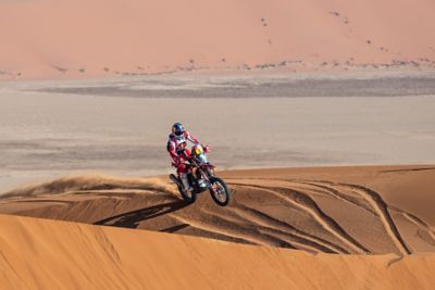 RED BULL GASGAS FACTORY RACING’S DANIEL SANDERS DIGS DEEP FOR FOURTH ON DAKAR CHRONO STAGE